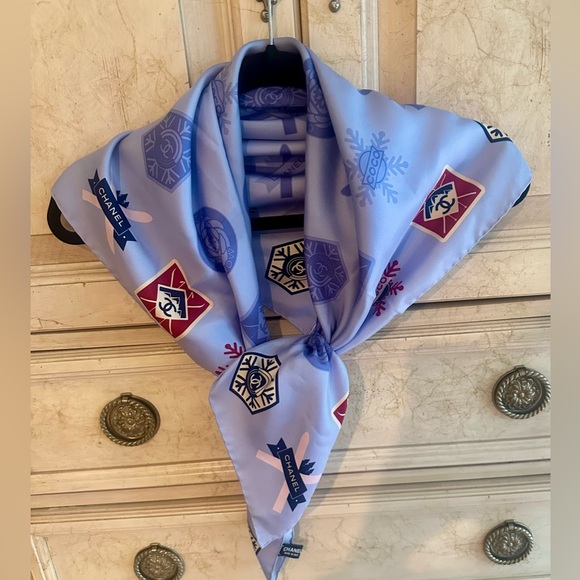 CHANEL White and Multicolor Scarf - Picture 13 of 15